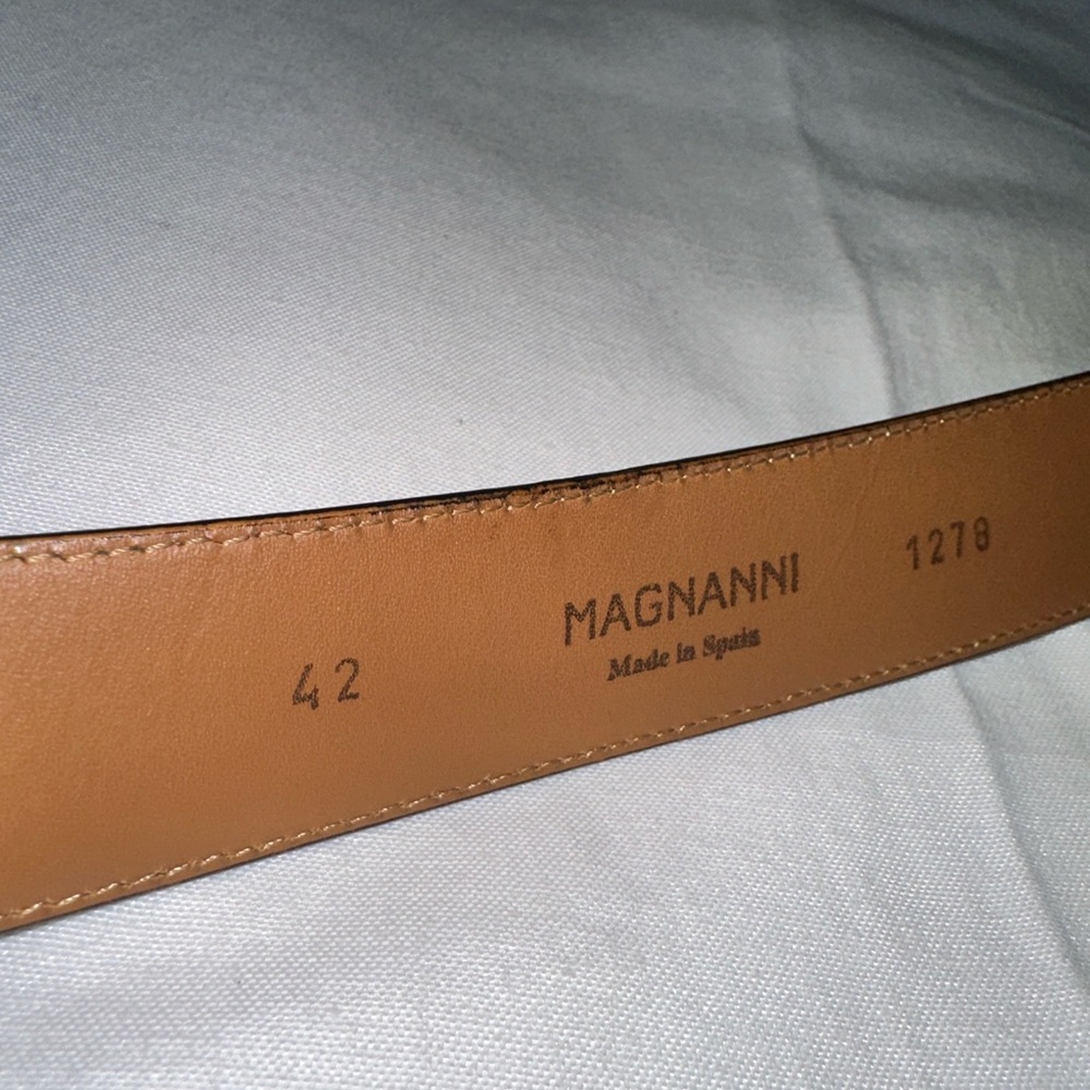 Men’s Magnanni Black and Brown Leather Belt size 42 - Picture 2 of 4